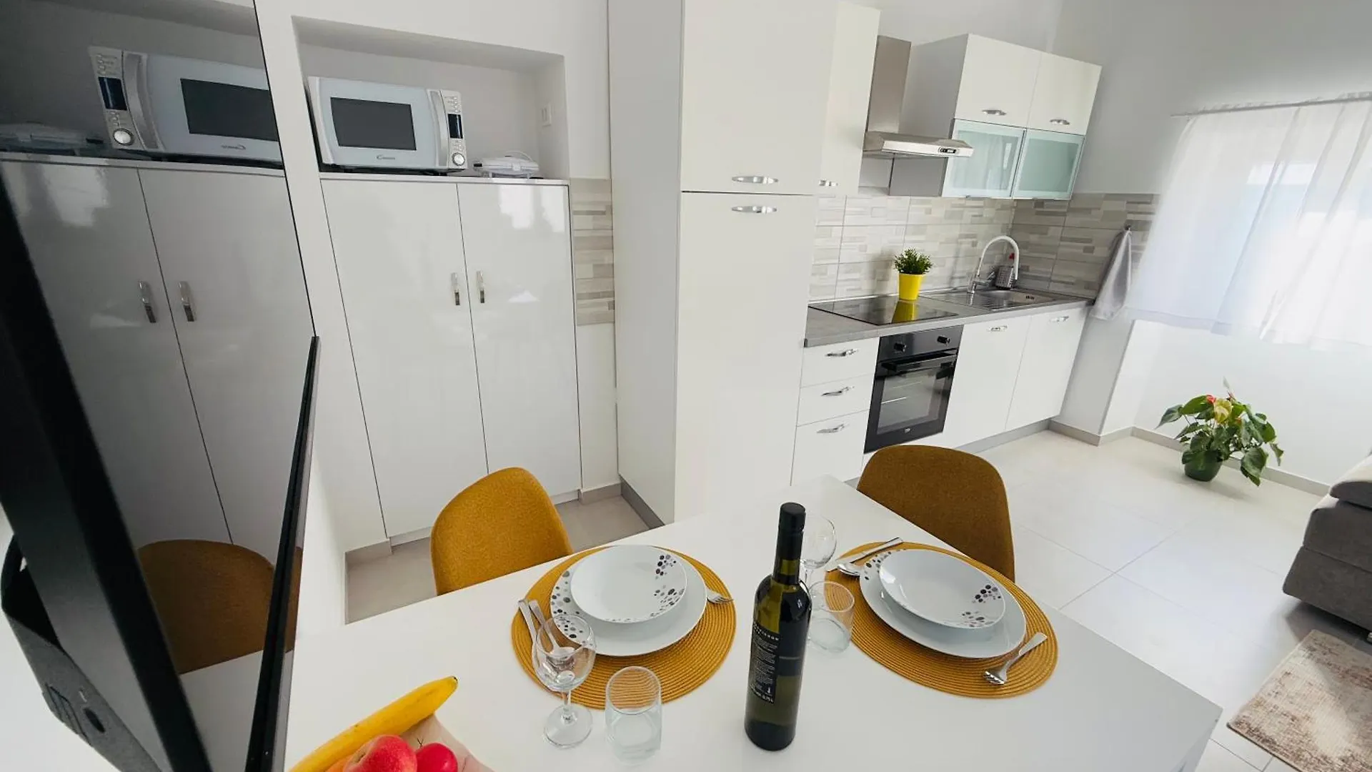 Apartment Erika - For 2 Near The Beach Pula
